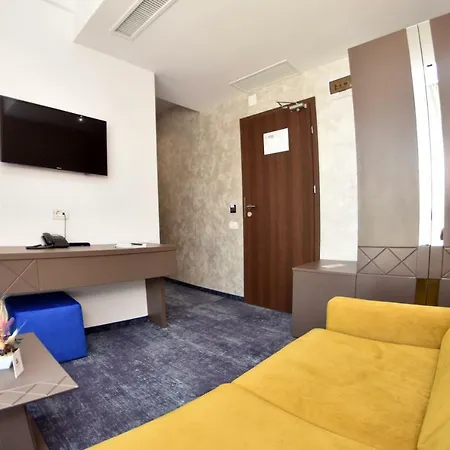 Stavros Hotel Mamaja